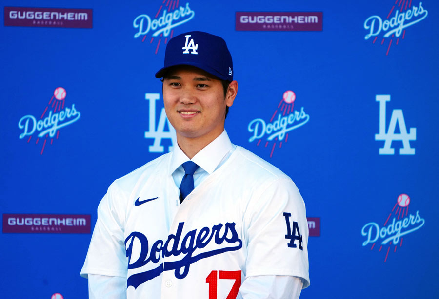 ドジャース入団会見での大谷。（写真：USA TODAY Sports/ロイター/アフロ）