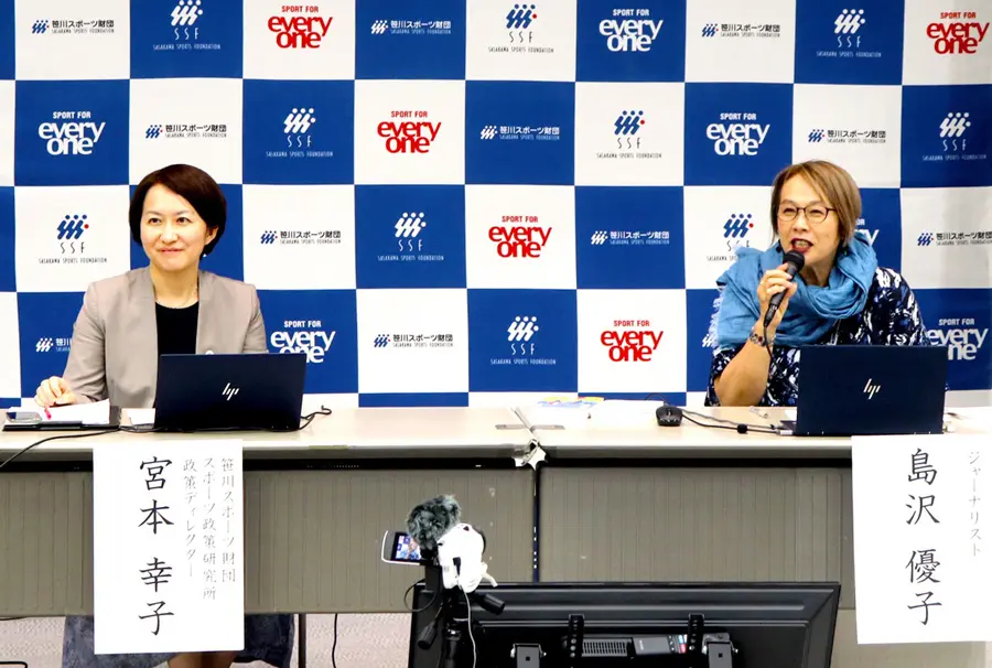 笑顔で質疑に回答する島沢氏（右）。左はコーディネーターの宮本。