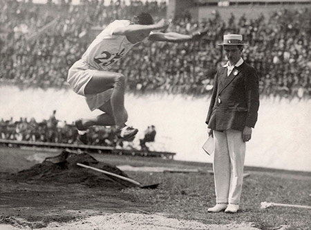 1928年アムステルダムオリンピックの三段跳びで金メダルを獲得