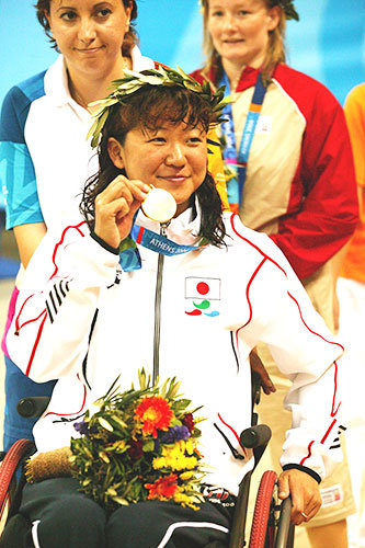 2004年アテネ大会200m自由形で金メダルを獲得