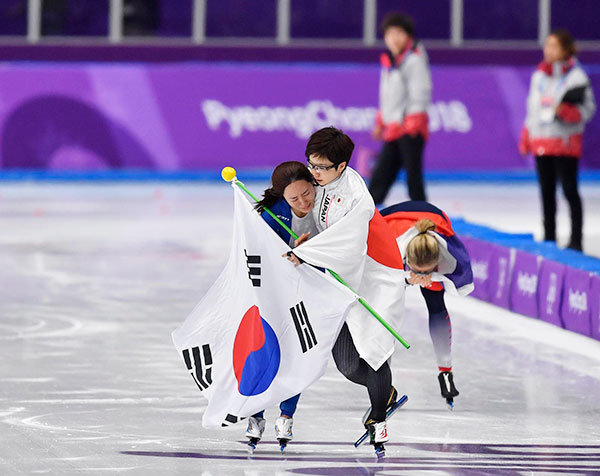 2018年平昌冬季大会の小平奈緒とイ・サンファ