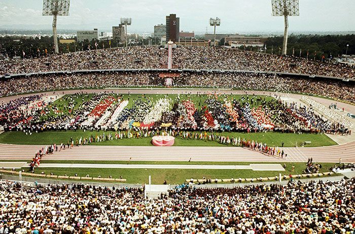 1968年メキシコシティーオリンピックの開会式