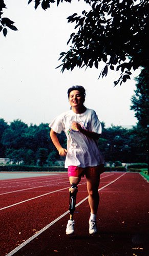 初めての義足ランナー・柳下さん（1992年）