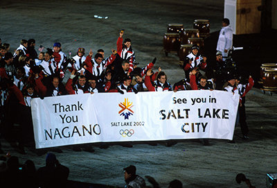 長野オリンピック閉会式でのアメリカ選手団（1998）