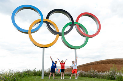 2012年ロンドンオリンピックで、オリンピックパーク内に設置されたオリンピック エンブレムをかたどったモニュメント