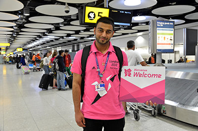 空港では案内ボランティアが笑顔で出迎えてくれる （2012年7月/ロンドン）