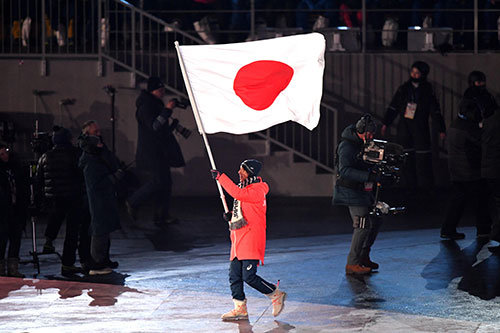 平昌オリンピック開会式で日本選手団の旗手を務めた葛西紀明（2018年）