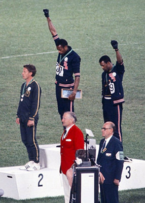 1968年のメキシコシティー大会陸上男子・200mの表彰式