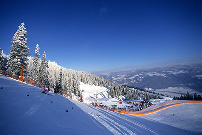 美しい白銀と青空に囲まれておこなわれる冬季オリンピック