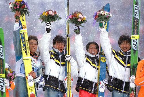 長野大会スキージャンプ団体、左から船木、原田、岡部、斎藤