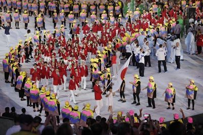 リオ・オリンピック開会式で入場する日本選手団