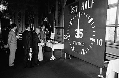 東京オリンピックで公式計時を担当したSEIKOが、大会前に行った各種計時機器の展示会（1964年）