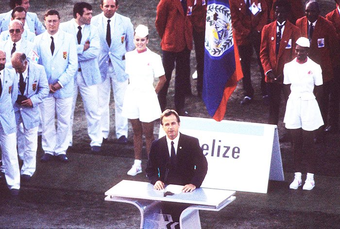 1984年ロサンゼルスオリンピックの開会式で挨拶をするユベロス