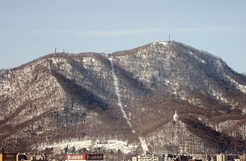 山頂から石狩平野を一望できる藻岩山