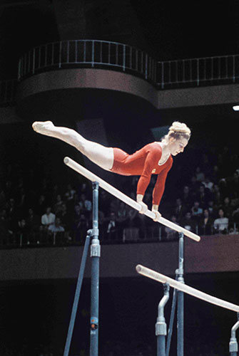 1964年東京大会、チャスラフスカの体操段違い平行棒