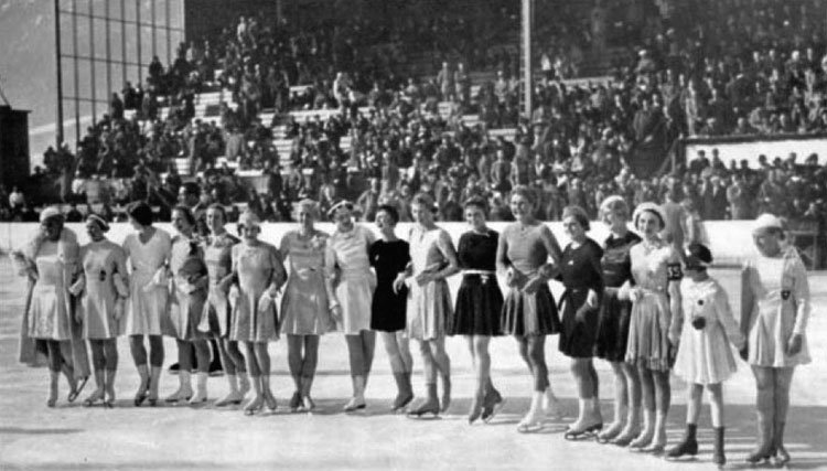 1936年ガルミッシュパルテンキルヘン冬季大会の稲田悦子（右から2番目）