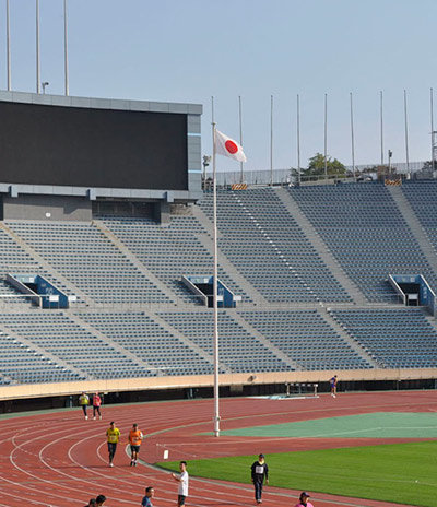 今はなき国立競技場に立っていた織田ポール