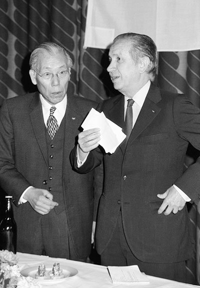 1982年、IOCサマランチ会長（当時）来日記念パーティーで、サマランチ会長と語る