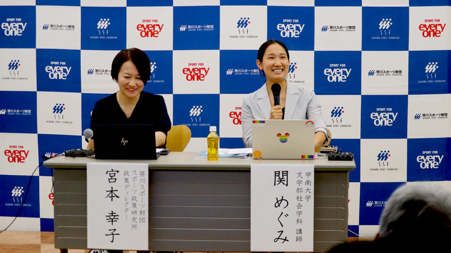会場参加者からの質問に答える関氏(右)と宮本(左)