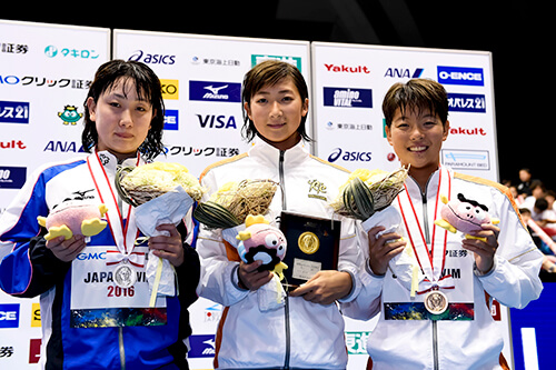 リオデジャネイロオリンピック代表選考会を兼ねて行われた日本選手権。中央は池江璃香子選手（2016年）