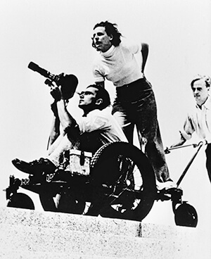 ベルリンオリンピック公式記録映画を撮影したレニ・リューフェンシュタール（中央）（1936年）