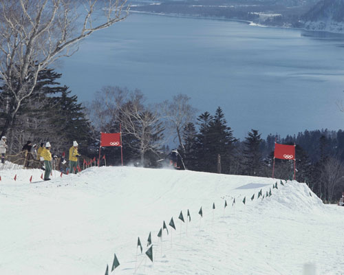 札幌オリンピックのアルペンスキーが行われた恵庭岳（1972年）