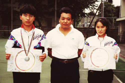 パラリンピックに初出場したバルセロナ1992大会（左が本人）