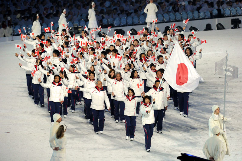 最後のオリンピックとなった2010年バンクーバー大会では開会式で旗手を務めた（写真中央）（2010年）