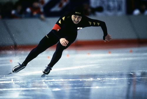 カルガリーオリンピック、スピードスケート男子500m
で銅メダルを獲得した黒岩彰氏(1988年)