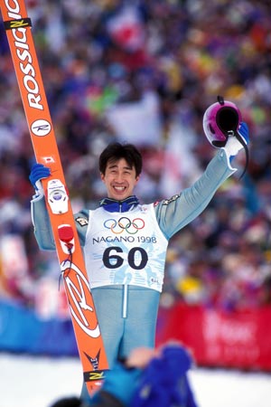 長野オリンピック個人ラージヒルで銅メダルを獲得した原田雅彦氏(1998年)
