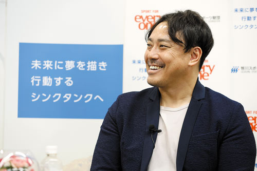 皆川賢太郎氏（当日のインタビュー風景）
