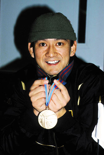 1988年カルガリーオリンピック男子
500m で銅メダルを獲得した